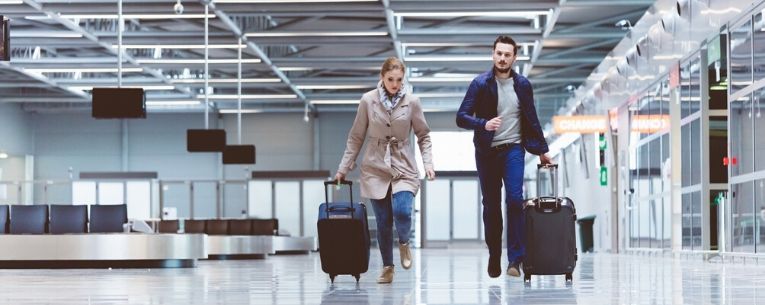 Allianz - Couple Running Late at the Airport