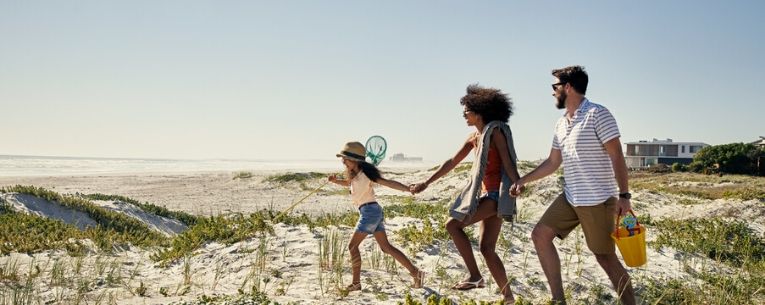 Allianz - family on beach