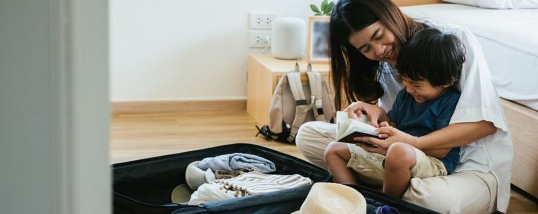 Allianz - mother and child packing for a trip