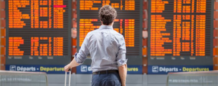 Allianz - traveler looking at departures