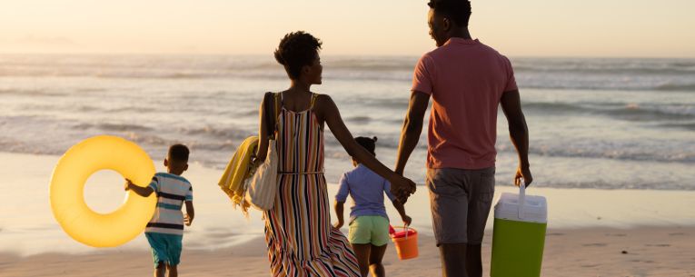 Allianz - family at the beach