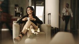 Allianz - Man in Airport