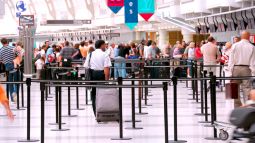 airport crowd
