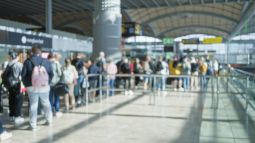 airport security line
