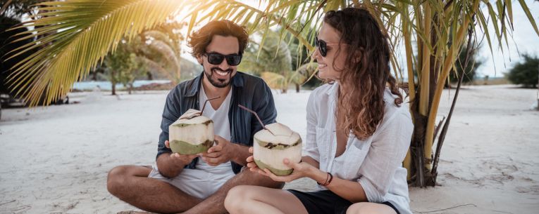 Allianz - couple on vacation